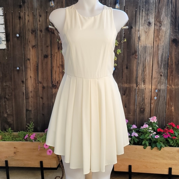 LETTE DRESS - Picture 1 of 12